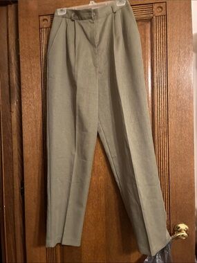 High-Waist Pleated Women's Trousers in Sage Green